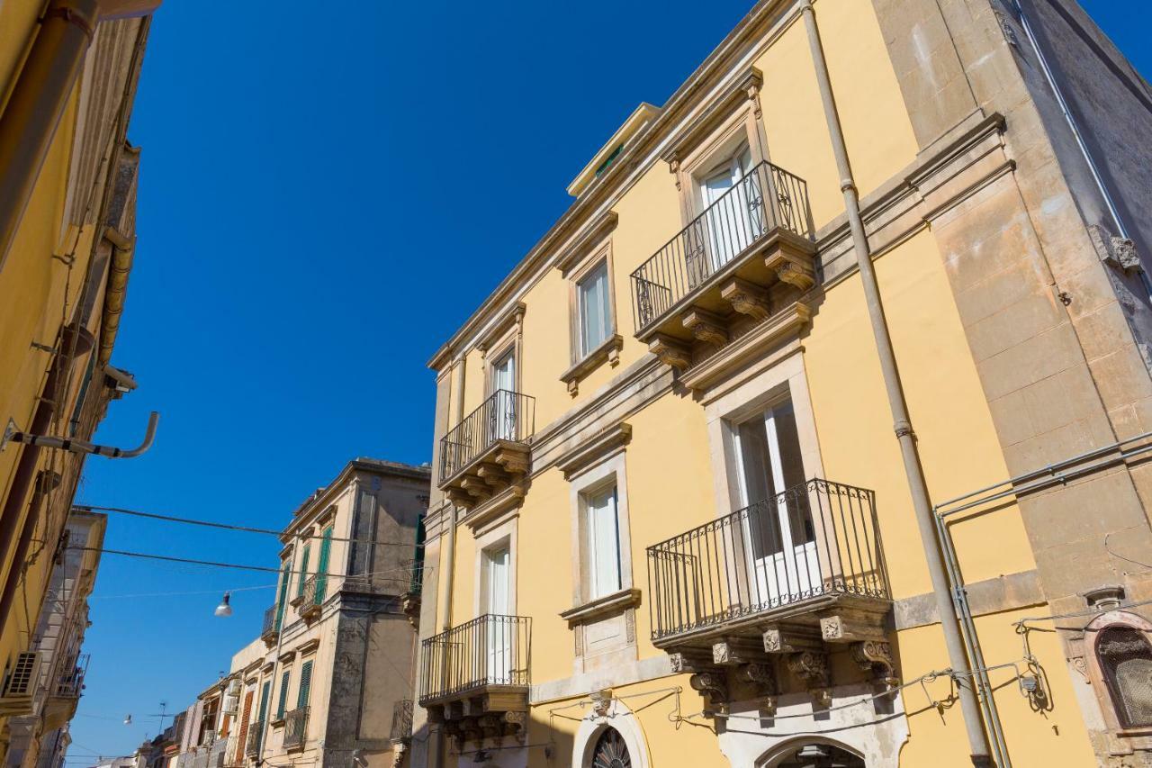 Central Apartments ノート エクステリア 写真